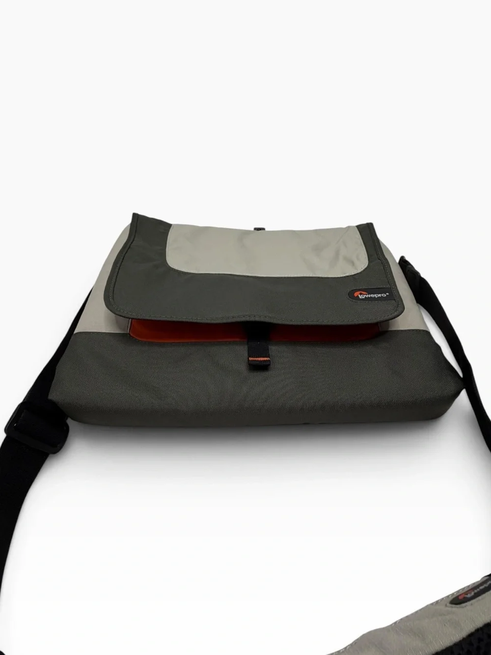 Lowepro Slim Factor M Laptop Messenger Shoulder Bag Padded Fits 14” Laptop NWOT